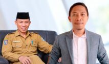 Ketua Tim Kerja IBR, Asfar dengan latar Abdul Malik Hafid duduk di sofa. | Foto: Halo Morowali