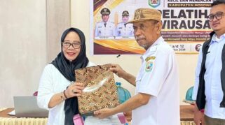 Kepala Dinas Koperasi dan UMKM Kabupaten Morowali, Zainuddin, S.Pd.M.Pd., dalam momen penutupan kegiatan Pelatihan Kewirausahaan, Kamis 13 Agustus 2026. Foto: Dok-DKUM.